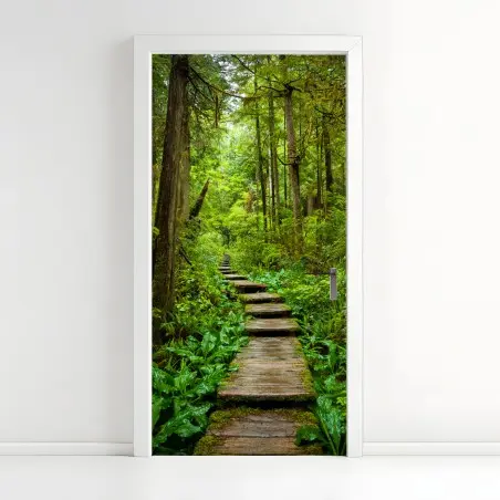 Pegatina para puerta sendero de madera en bosque esmeralda – Pixers®