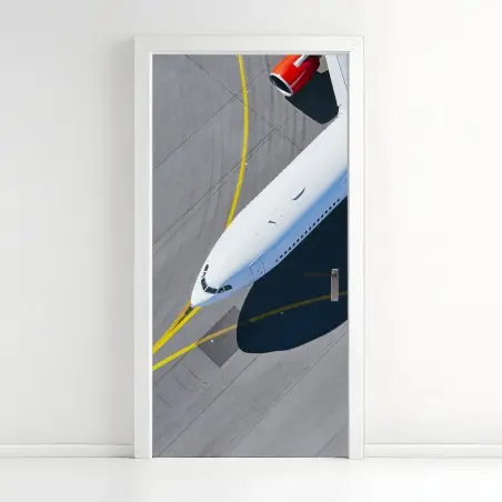 Pegatina para puerta avión comercial sobre la pista desde el aire – Pixers®