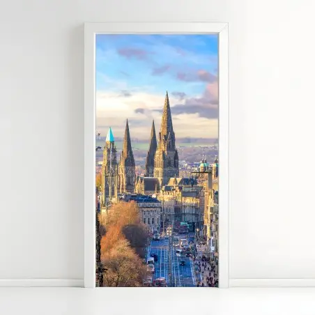 Pegatina para puerta panorámica del casco antiguo de Edimburgo al atardecer – Pixers®