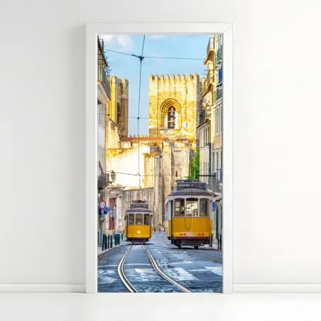 Pegatina para puerta tranvía amarillo de la línea 28 en Lisboa – Pixers®