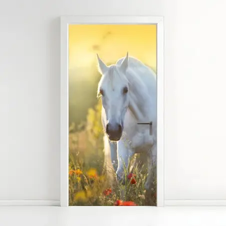 Pegatina para puerta caballo blanco entre amapolas al amanecer – Pixers®