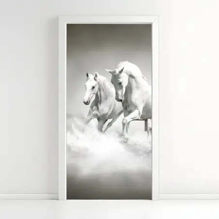 Pegatina para puerta trío de caballos blancos galopando sobre el agua – Pixers®