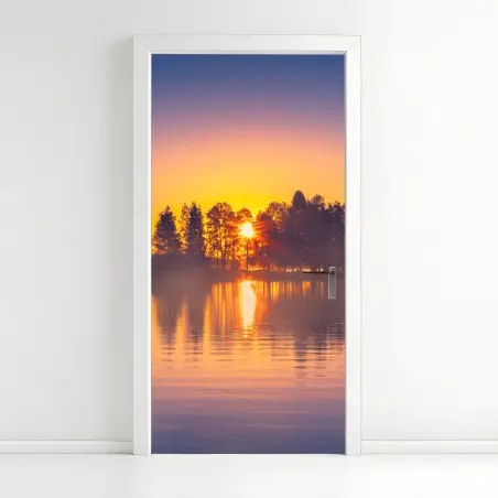 Pegatina para puerta amanecer dorado sobre el lago – Pixers®