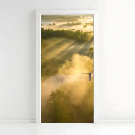 Pegatina para puerta amanecer dorado sobre río y pradera en niebla – Pixers®