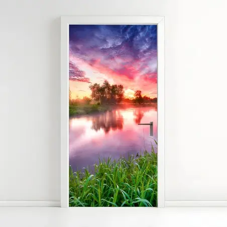 Pegatina para puerta amanecer vibrante sobre el río – Pixers®