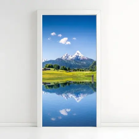 Pegatina para puerta reflejo sereno en lago de montaña – Pixers®