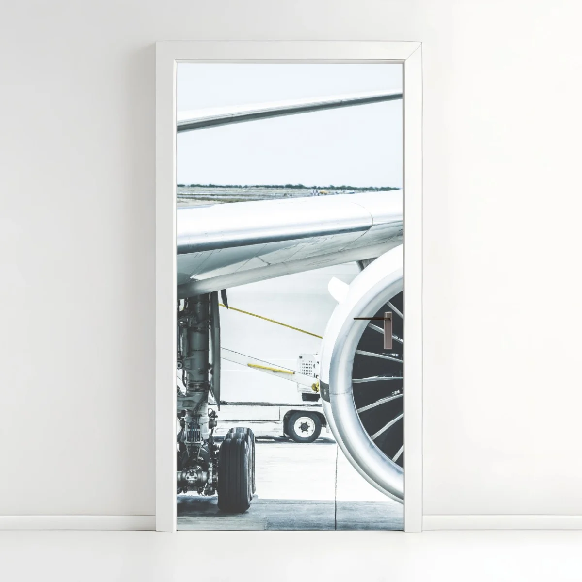 Pegatina para puerta motor de avión en la terminal: esencia de viaje – Pixers® Pegatina para puerta motor de avión en la terminal: esencia de viaje – Pixers®