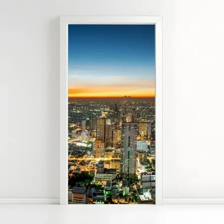 Pegatina para puerta panorama nocturno de Bangkok sobre el río Chaopraya – Pixers®