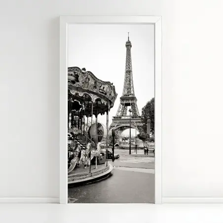 Pegatina para puerta encanto nostálgico: carrusel frente a la Torre Eiffel – Pixers®