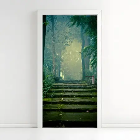 Pegatina para puerta escalera de piedra hacia un bosque brumoso – Pixers®