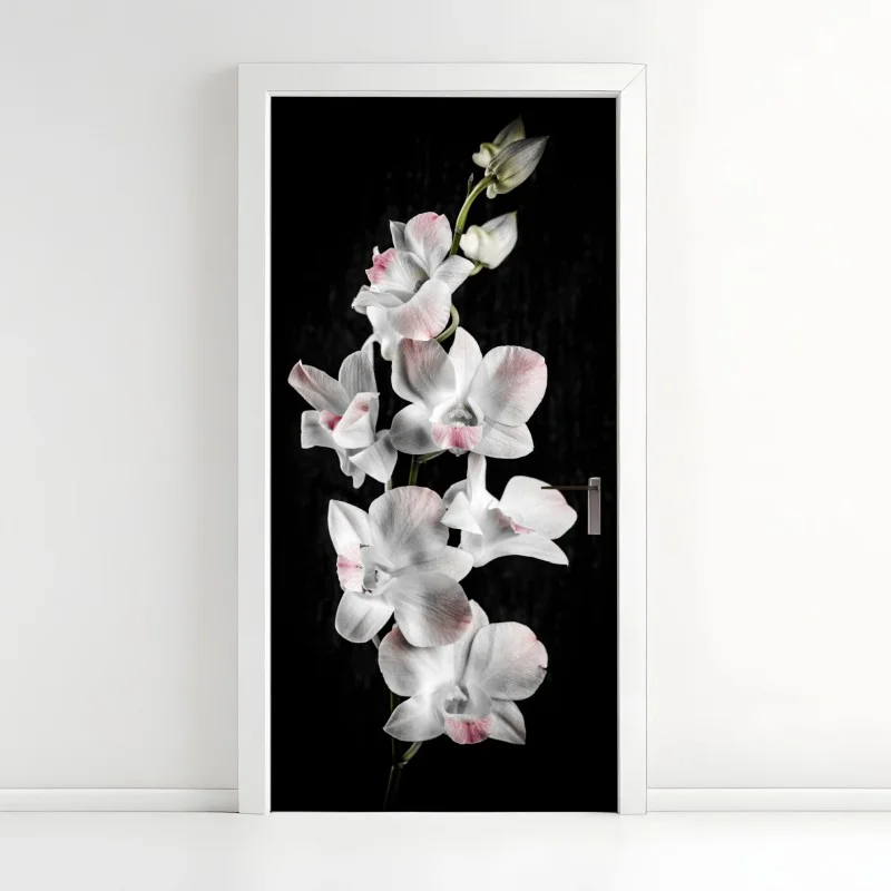 Pegatina para puerta orquídeas blancas con toques rosados sobre fondo negro
