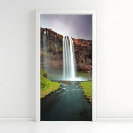 Pegatina para puerta cascada serena sobre acantilado y río – Pixers®