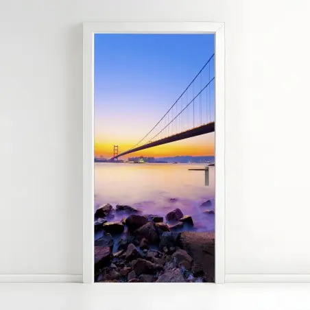 Pegatina para puerta puente colgante al atardecer sobre la costa – Pixers®