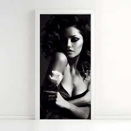 Pegatina para puerta mujer con rosa en blanco y negro – Pixers®
