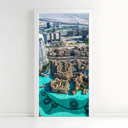 Pegatina para puerta panorámica aérea de Dubai y su lago urbano – Pixers®