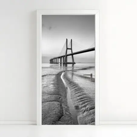 Pegatina para puerta puente minimalista en blanco y negro – Pixers®