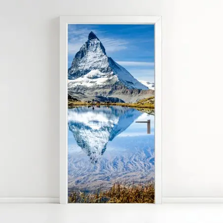 Pegatina para puerta reflejo majestuoso del Matterhorn en lago alpino – Pixers®