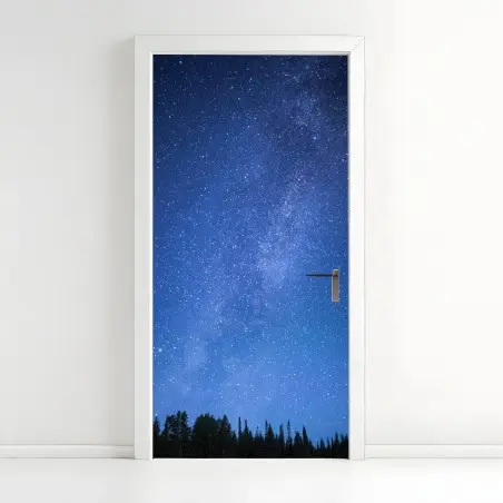 Pegatina para puerta cielo estrellado sobre el bosque – Pixers®