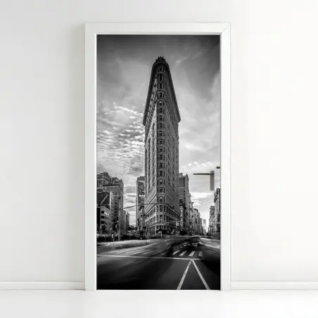 Pegatina para puerta perspectiva del Flatiron en blanco y negro – Pixers®