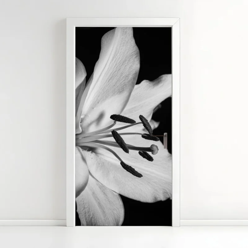 Pegatina para puerta lirio en primer plano blanco y negro