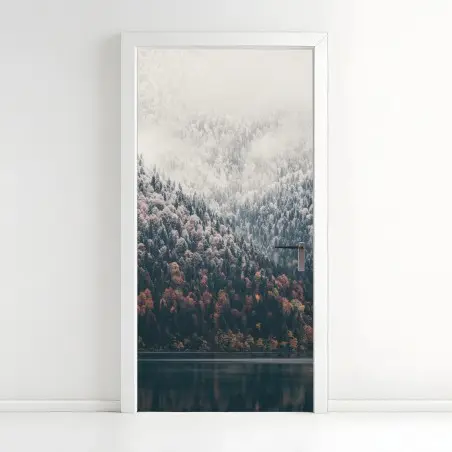Pegatina para puerta bosque otoñal y montaña nevada junto al lago – Pixers®