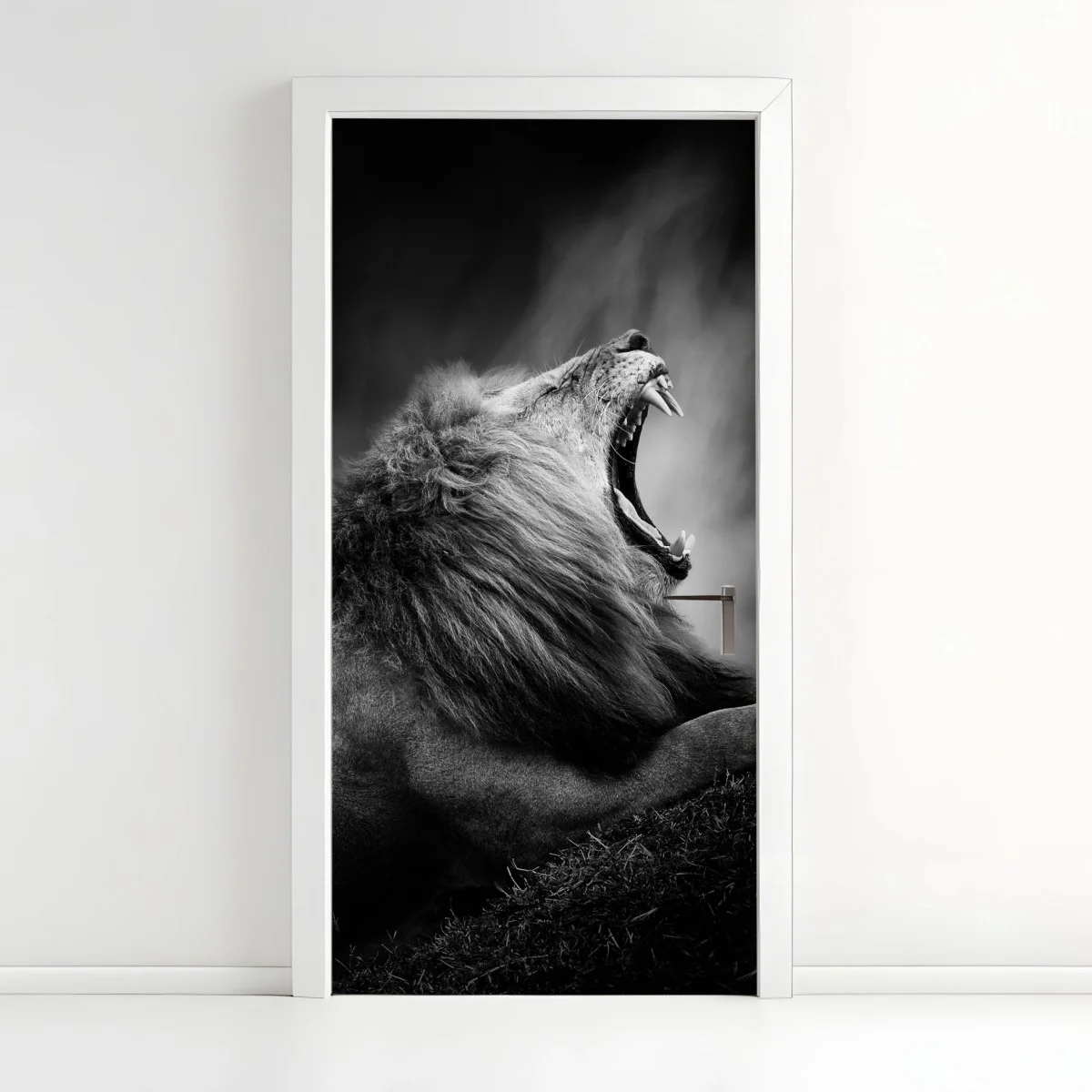 Pegatina para puerta rugido majestuoso en blanco y negro – Pixers® Pegatina para puerta rugido majestuoso en blanco y negro – Pixers®