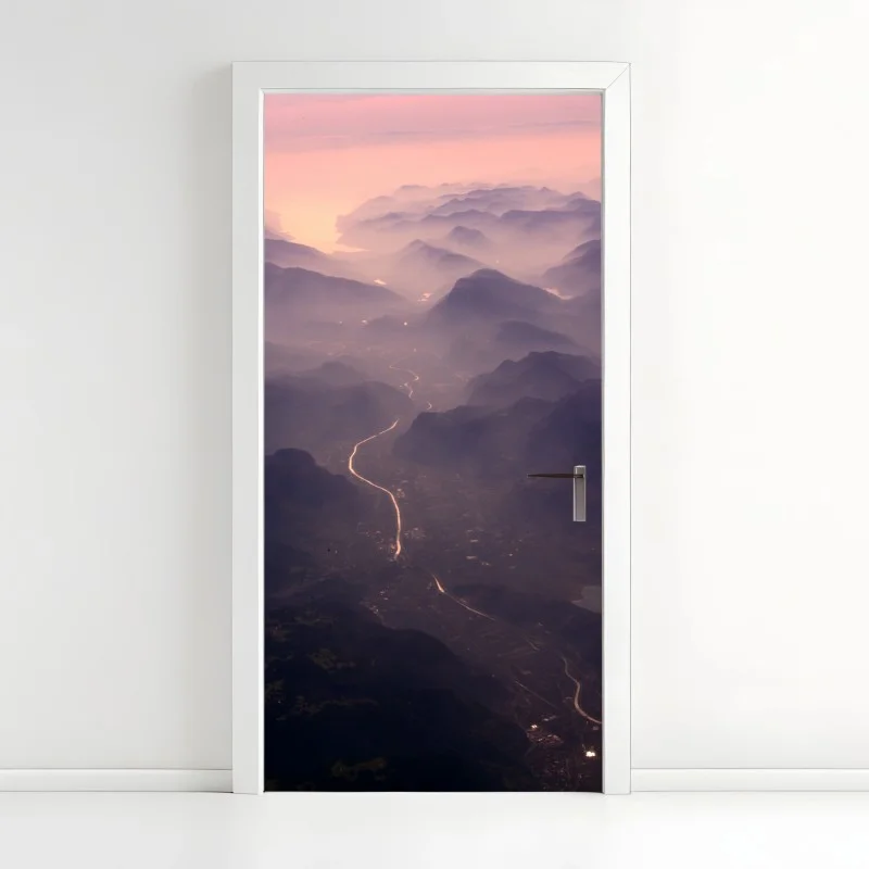 Pegatina para puerta paisaje aéreo de montañas y río al amanecer