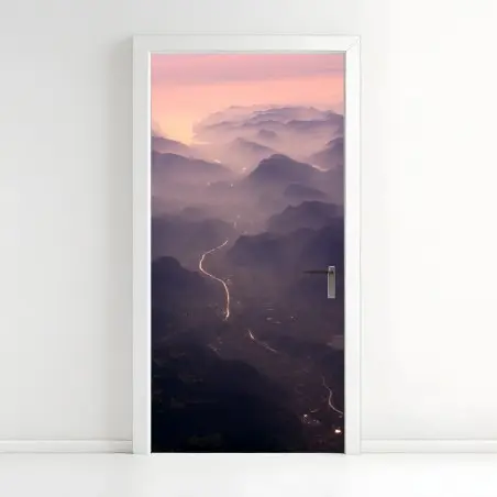 Pegatina para puerta paisaje aéreo de montañas y río al amanecer – Pixers®