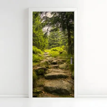 Pegatina para puerta sendero rocoso entre pinos – Pixers®