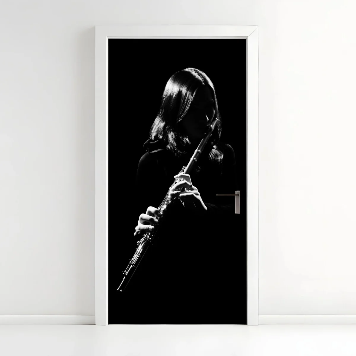Pegatina para puerta flautista en contraluz, retrato en blanco y negro – Pixers® Pegatina para puerta flautista en contraluz, retrato en blanco y negro – Pixers®