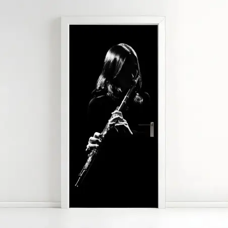 Pegatina para puerta flautista en contraluz, retrato en blanco y negro – Pixers®