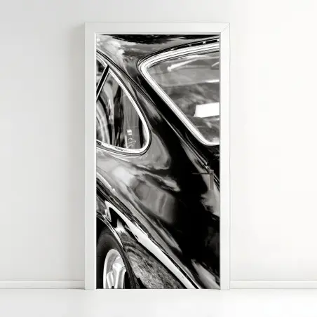 Pegatina para puerta detalle elegante de un coche clásico en blanco y negro – Pixers®