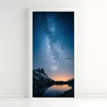 Pegatina para puerta Vía Láctea sobre montañas y reflejo en el lago – Pixers®