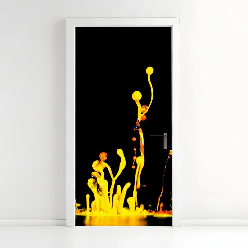 Pegatina para puerta estallido de pintura amarilla sobre fondo negro