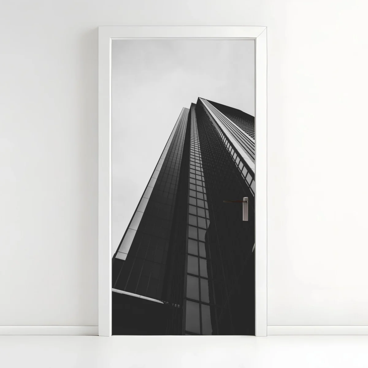 Pegatina para puerta perspectiva urbana: rascacielos en blanco y negro – Pixers® Pegatina para puerta perspectiva urbana: rascacielos en blanco y negro – Pixers®