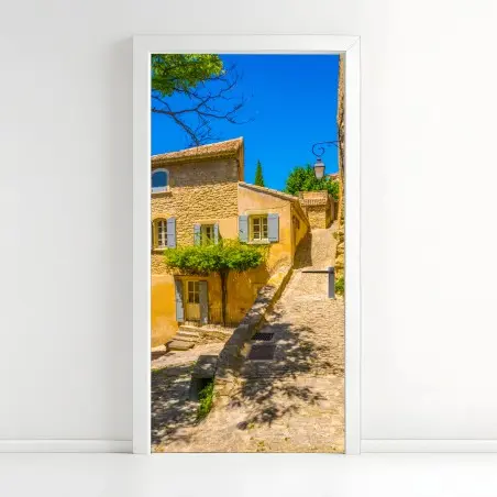 Pegatina para puerta escena soleada de pueblo de piedra – Pixers®