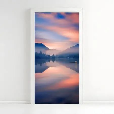 Pegatina para puerta amanecer brumoso en el lago – Pixers®
