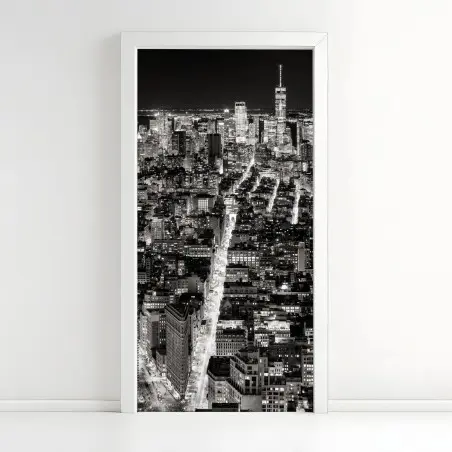 Pegatina para puerta panorama nocturno de Nueva York en blanco y negro – Pixers®