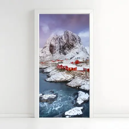 Pegatina para puerta paisaje costero nevado con casas rojas – Pixers®