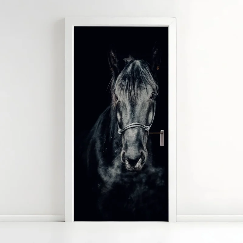 Pegatina para puerta retrato majestuoso de un caballo negro
