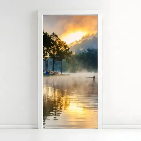 Pegatina para puerta amanecer mágico en Pang Oung – Pixers®
