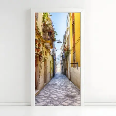 Pegatina para puerta calle pintoresca del centro de Brindisi – Pixers®