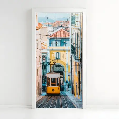 Pegatina para puerta tranvía amarillo en Lisboa – Pixers®