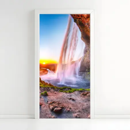 Pegatina para puerta magia del atardecer en Seljalandsfoss, cascada de Islandia – Pixers®