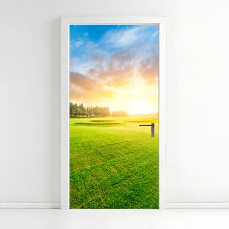 Pegatina para puerta puesta de sol sobre campo verde y bosque – Pixers®