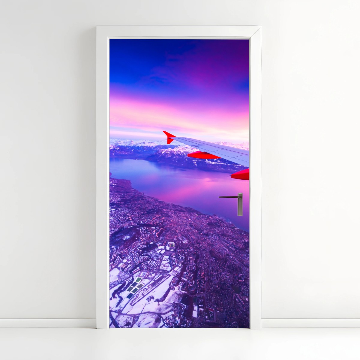 Pegatina para puerta amanecer púrpura sobre lago y montañas desde el avión – Pixers®