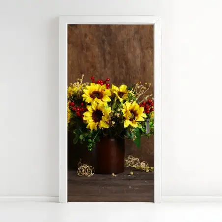 Pegatina para puerta ramo otoñal de girasoles sobre fondo de madera – Pixers®