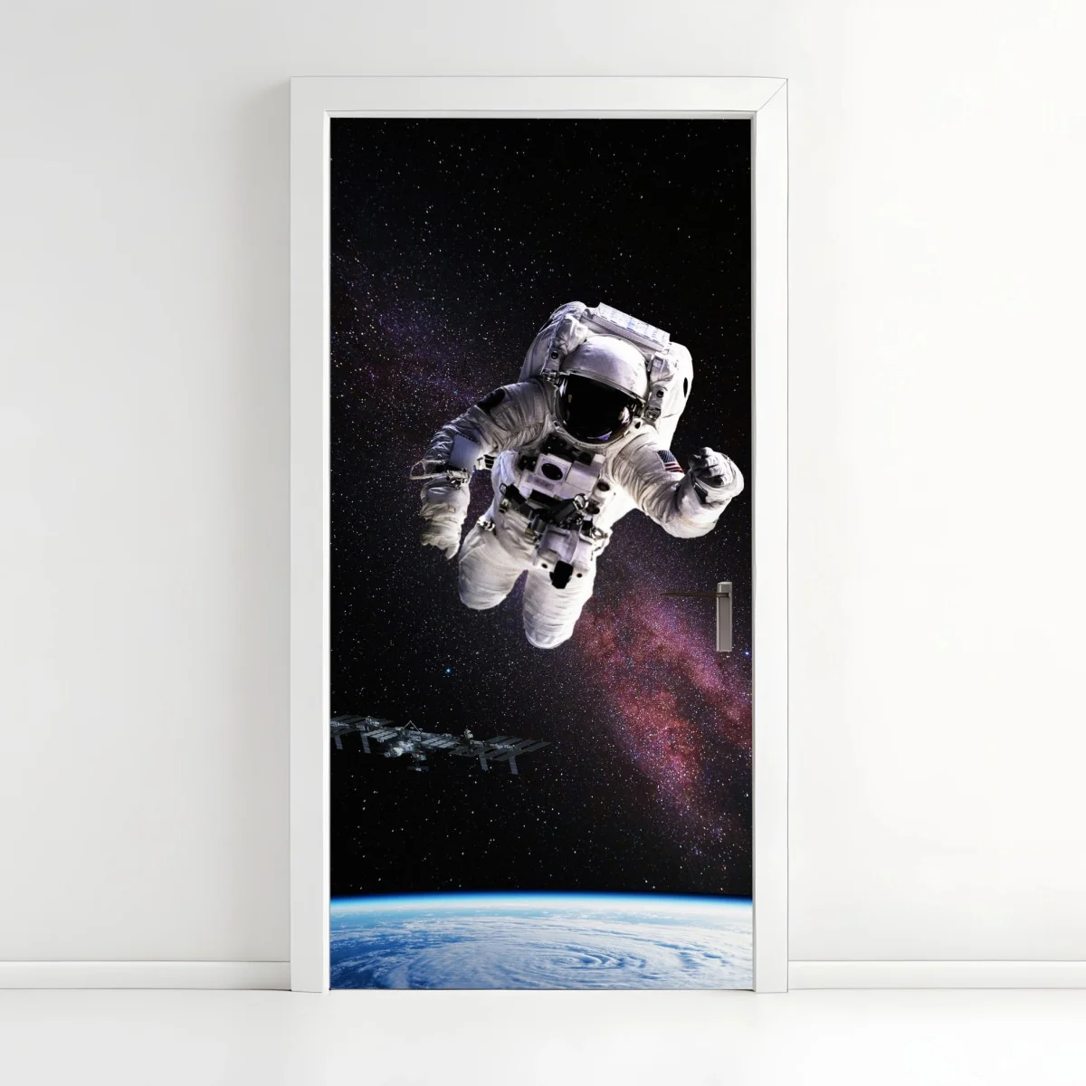 Pegatina para puerta astronauta flotando sobre la Tierra – Pixers® Pegatina para puerta astronauta flotando sobre la Tierra – Pixers®