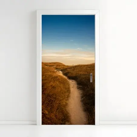 Pegatina para puerta sendero entre dunas doradas al atardecer – Pixers®