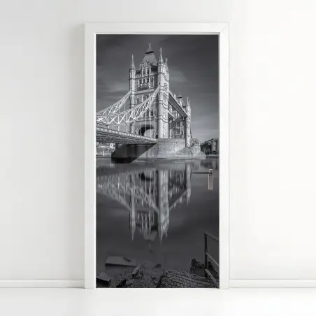 Pegatina para puerta reflejo majestuoso del puente en el río, Londres – Pixers®